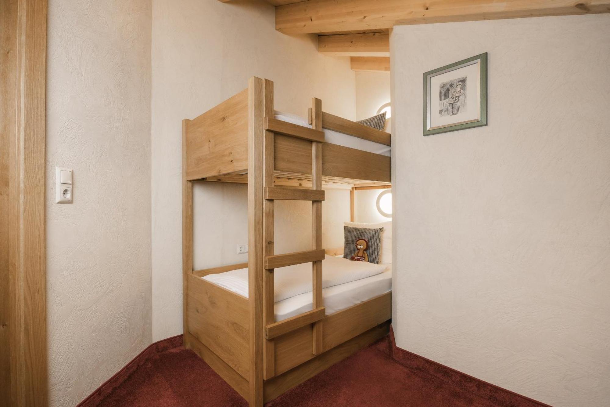 Neueroeffnung Miaflor Familien- & Aktivresort Ried im Oberinntal Chambre photo