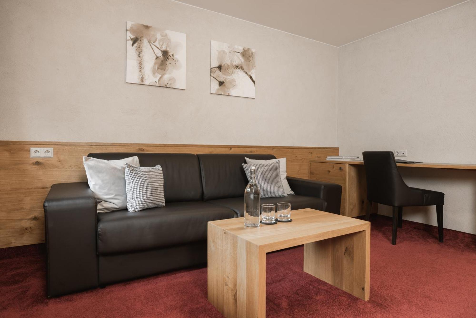 Neueroeffnung Miaflor Familien- & Aktivresort Ried im Oberinntal Chambre photo