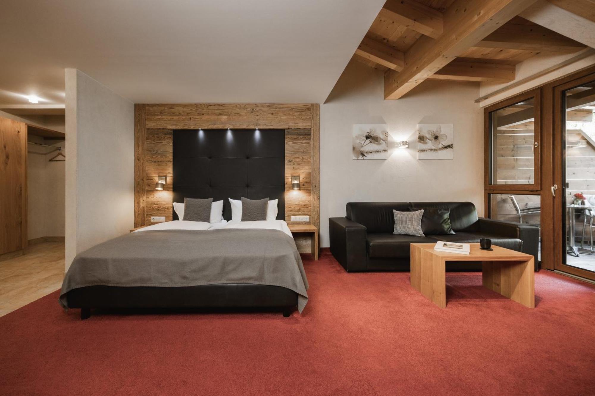 Neueroeffnung Miaflor Familien- & Aktivresort Ried im Oberinntal Chambre photo