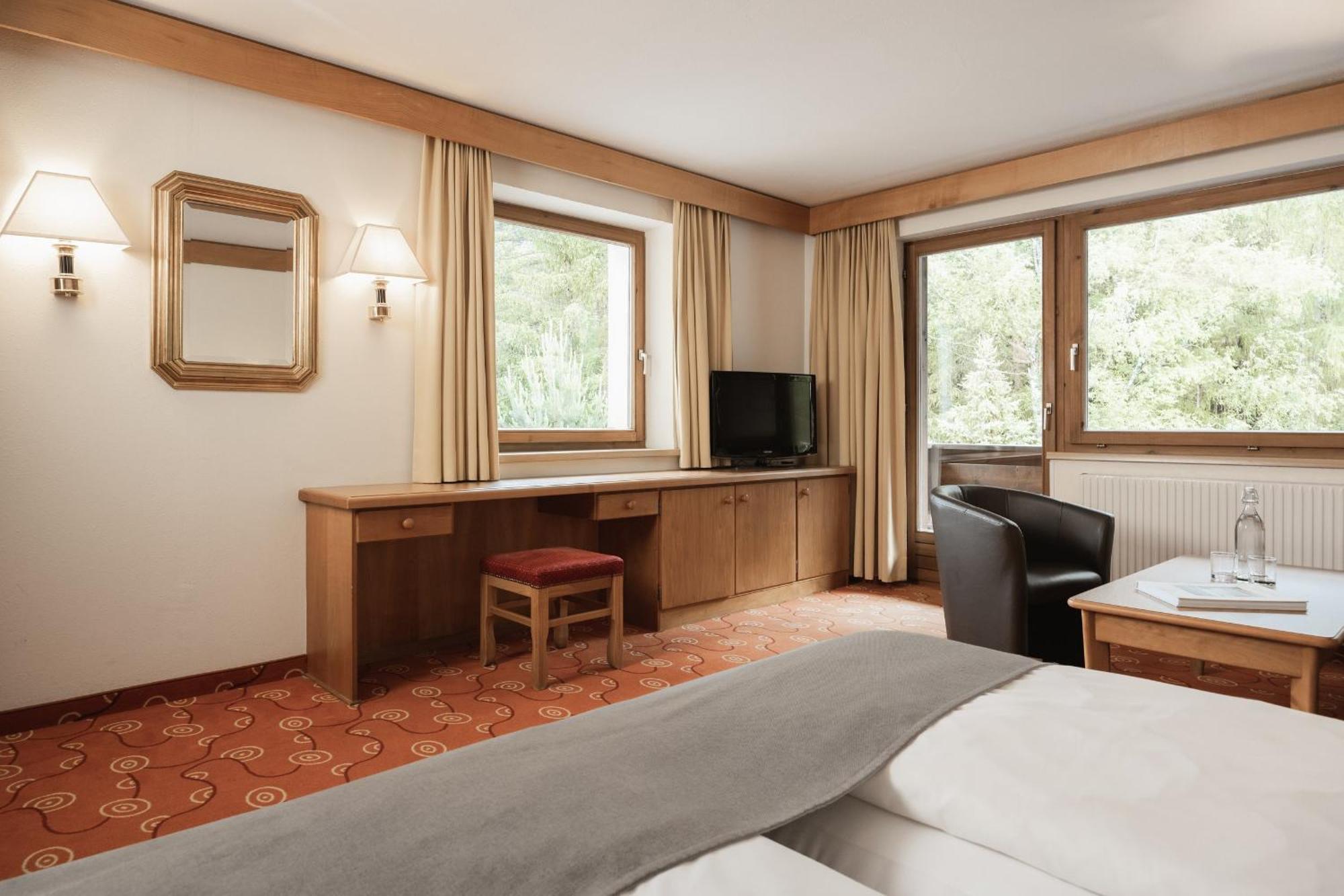 Neueroeffnung Miaflor Familien- & Aktivresort Ried im Oberinntal Chambre photo