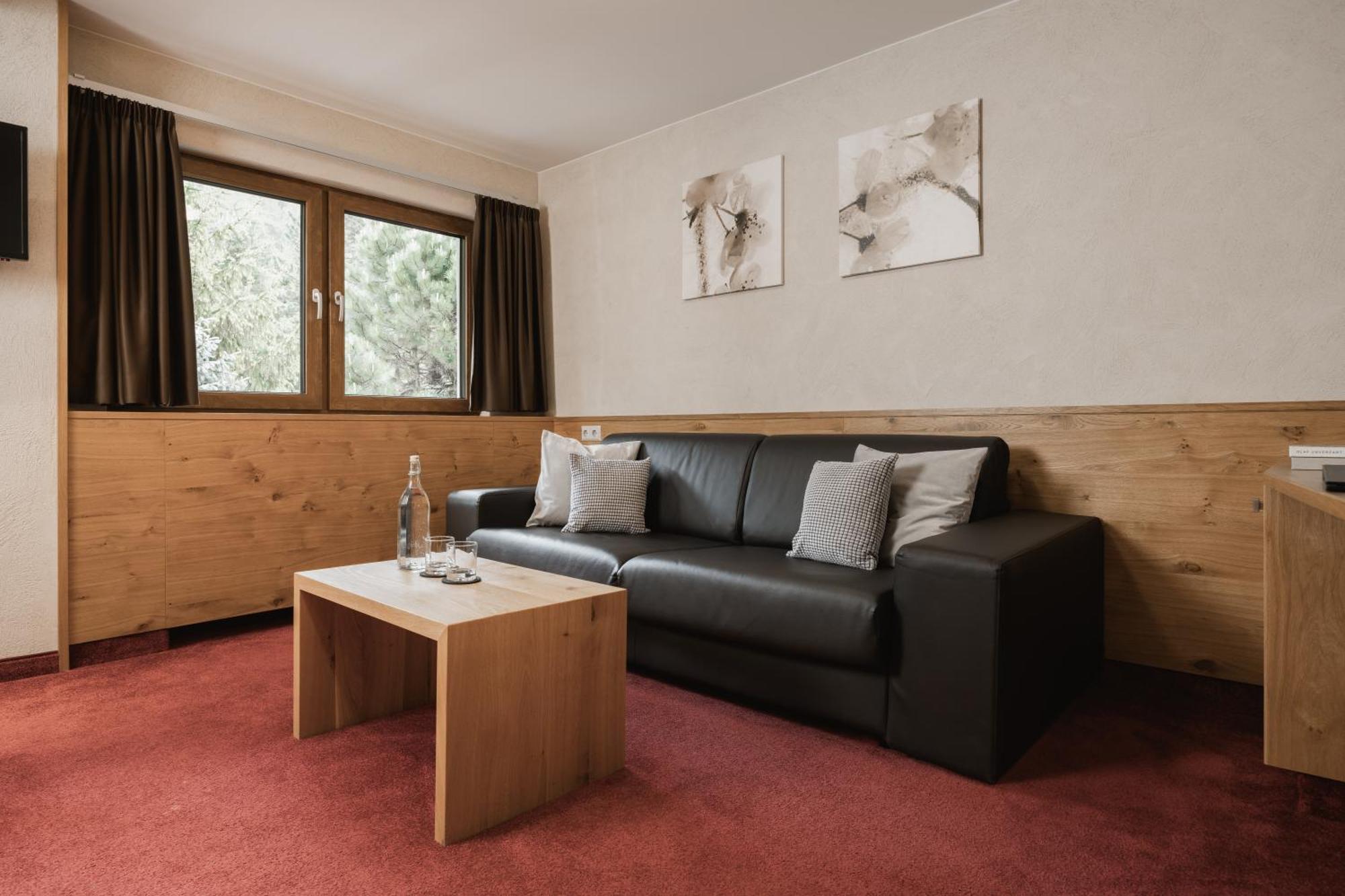 Neueroeffnung Miaflor Familien- & Aktivresort Ried im Oberinntal Chambre photo