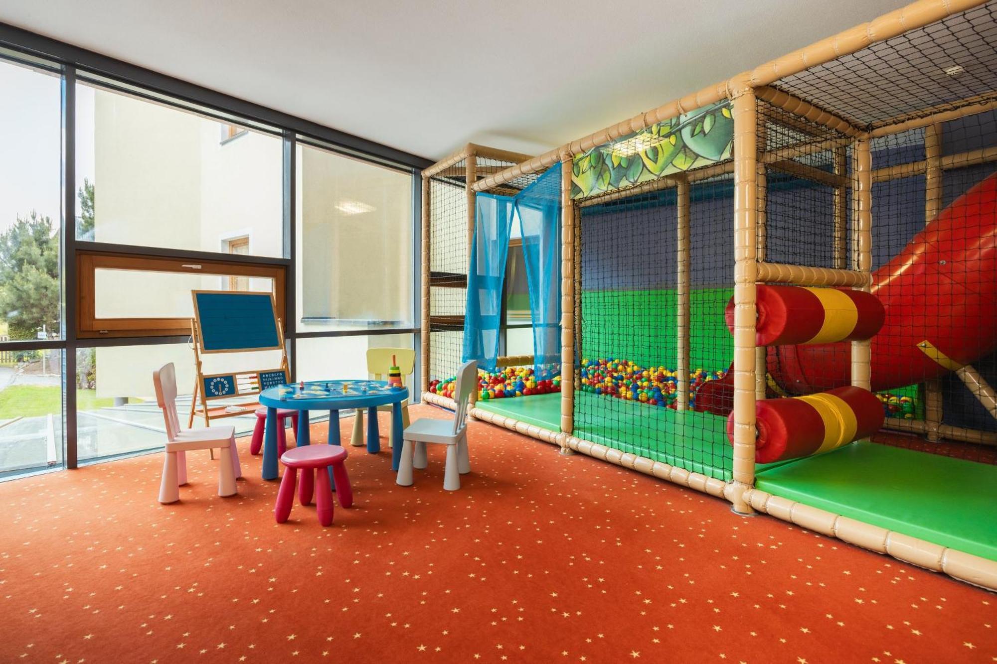 Miaflor Familien- & Aktivresort Ried im Oberinntal Extérieur photo