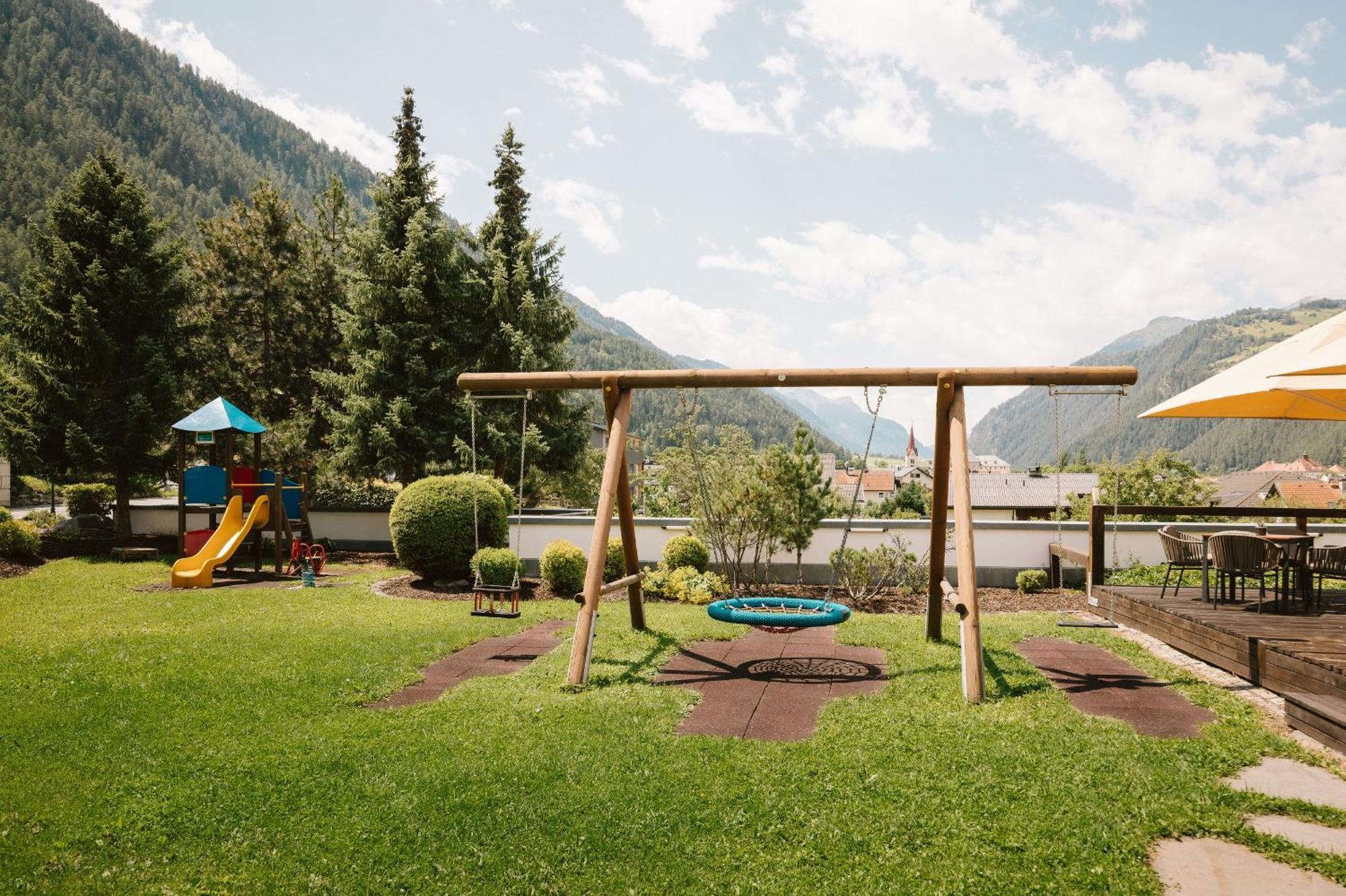 Neueroeffnung Miaflor Familien- & Aktivresort Ried im Oberinntal Extérieur photo