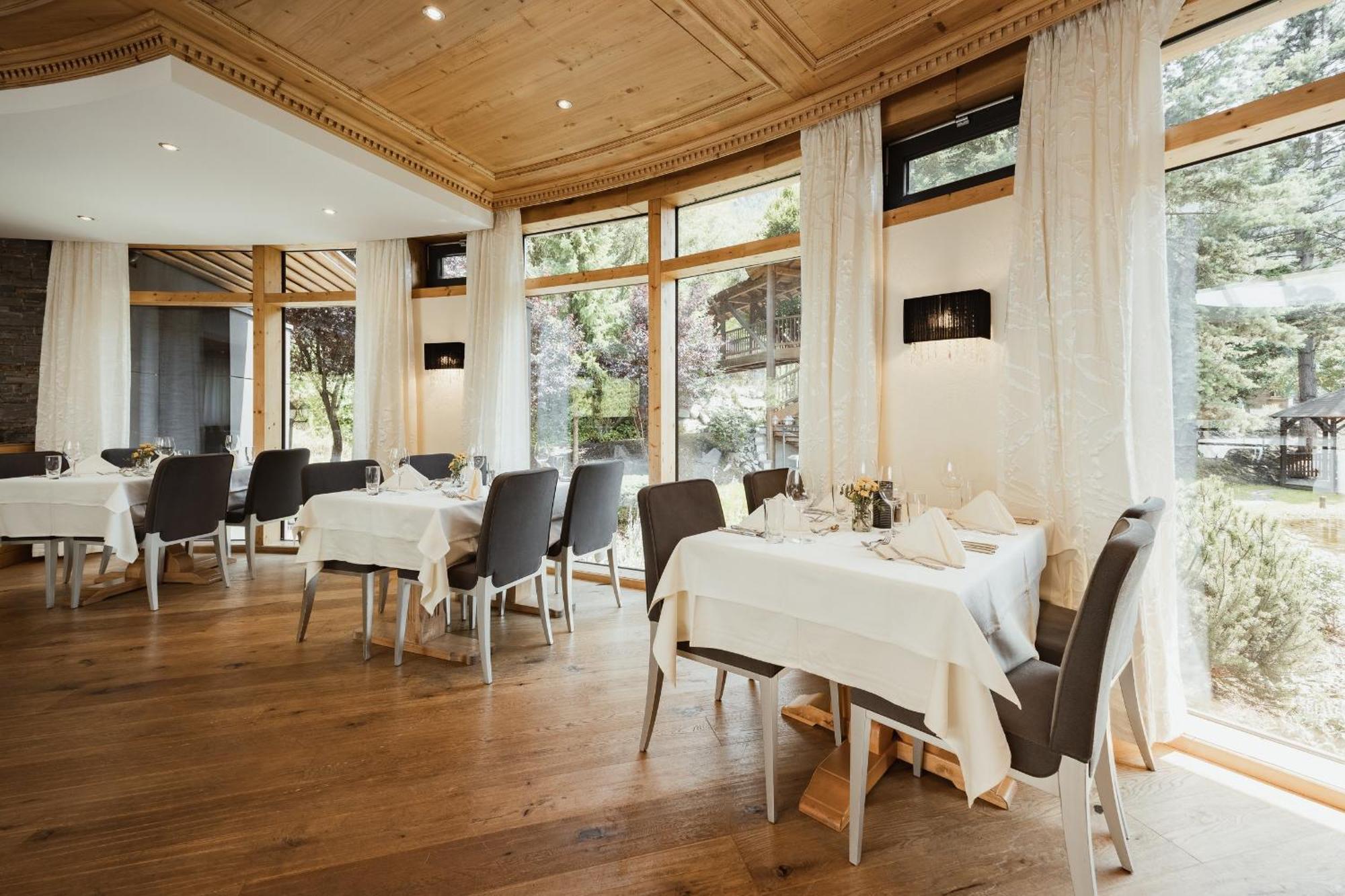 Neueroeffnung Miaflor Familien- & Aktivresort Ried im Oberinntal Extérieur photo