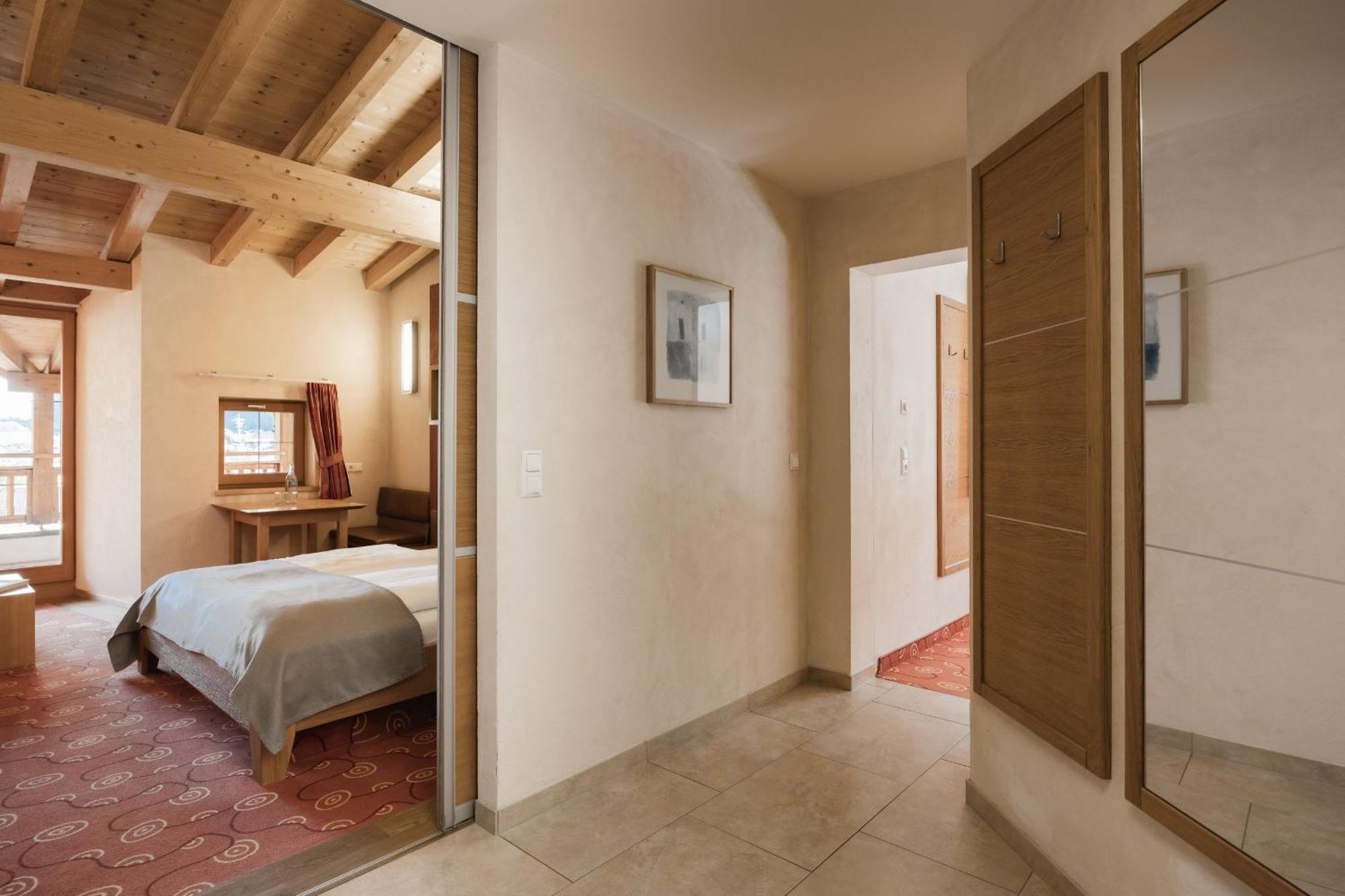 Neueroeffnung Miaflor Familien- & Aktivresort Ried im Oberinntal Extérieur photo