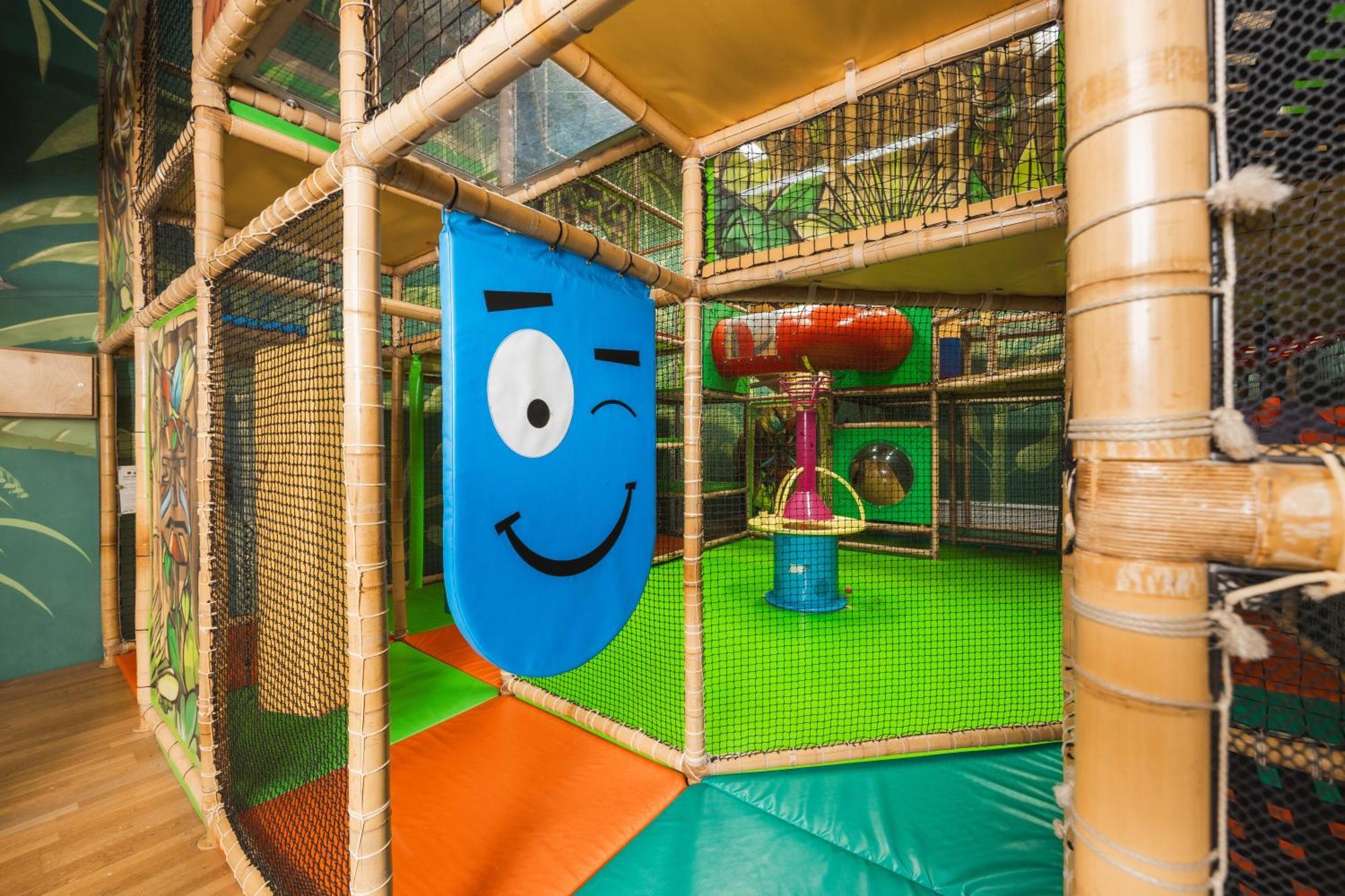 Neueroeffnung Miaflor Familien- & Aktivresort Ried im Oberinntal Extérieur photo