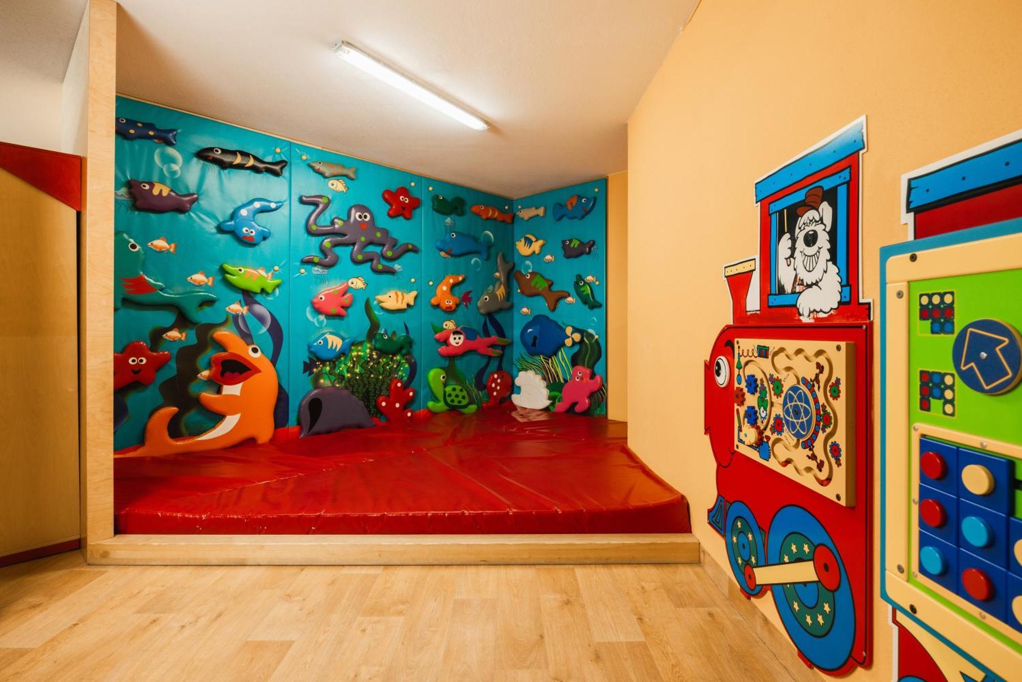 Neueroeffnung Miaflor Familien- & Aktivresort Ried im Oberinntal Extérieur photo