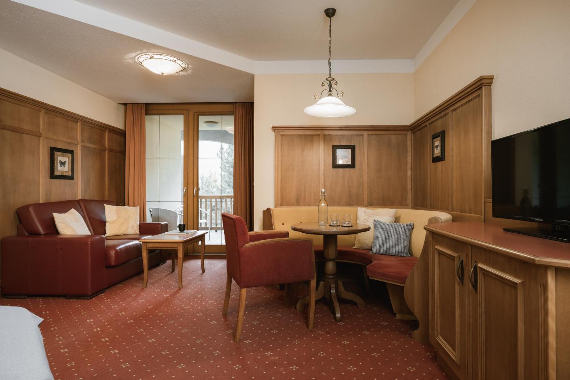 Neueroeffnung Miaflor Familien- & Aktivresort Ried im Oberinntal Extérieur photo